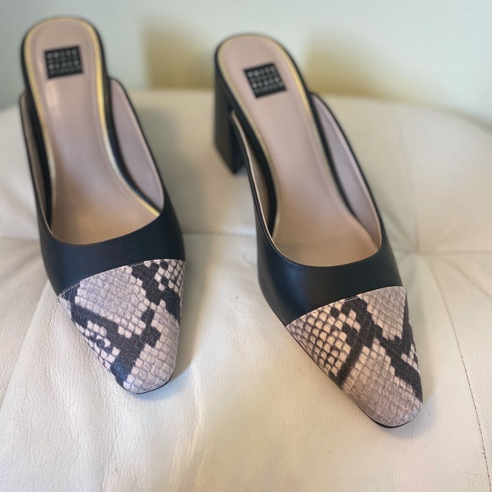 NWOT White House Black Market block heel mules